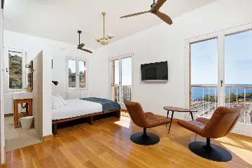 Seaside Villa Retreat with Pool, Zaraće