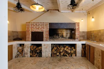 Seaside Villa Retreat with Pool, Zaraće