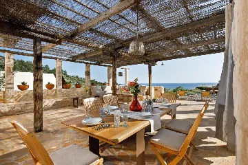 Seaside Villa Retreat with Pool, Zaraće