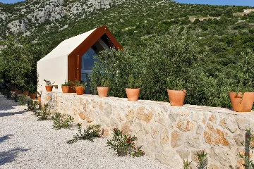 Seaside Villa Retreat with Pool, Zaraće