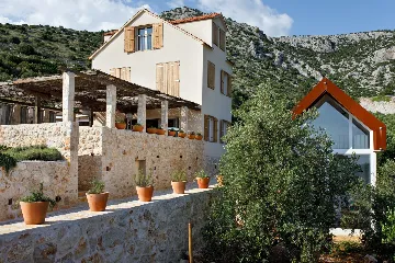 Seaside Villa Retreat with Pool, Zaraće