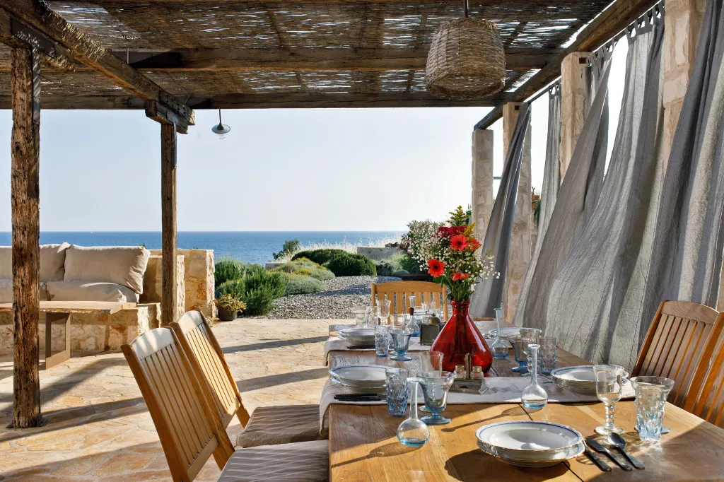 Seaside Villa Retreat with Pool, Zaraće