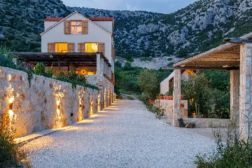 Seaside Villa Retreat with Pool, Zaraće