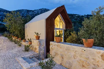 Seaside Villa Retreat with Pool, Zaraće