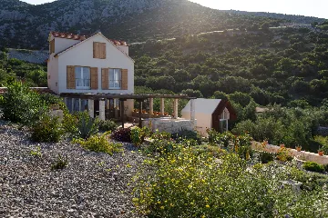 Seaside Villa Retreat with Pool, Zaraće