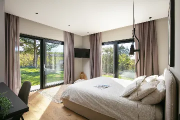 Modern Forestside Villa with Pool in Motovun