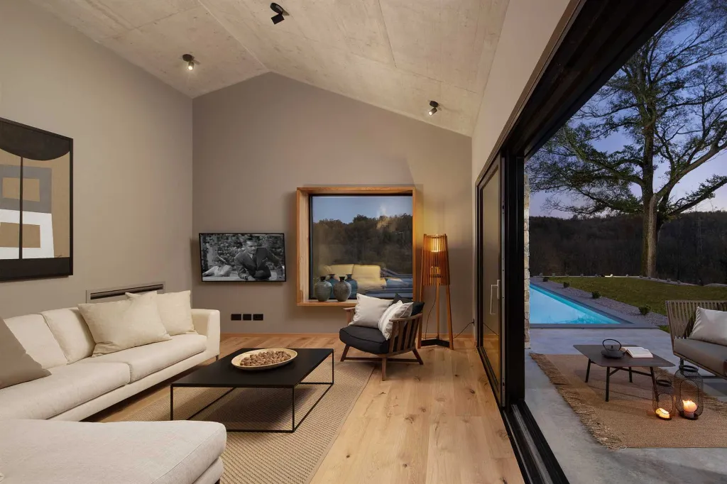 Modern Forestside Villa with Pool in Motovun