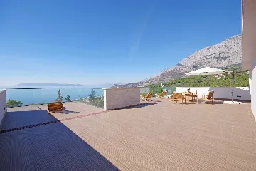 Modern Villa with Heated Pool in Tučepi