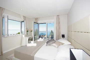 Modern Villa with Heated Pool in Tučepi