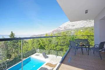 Modern Villa with Heated Pool in Tučepi