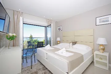 Modern Villa with Heated Pool in Tučepi