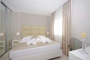 Modern Villa with Heated Pool in Tučepi