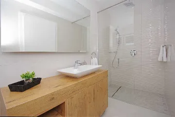 Modern Villa with Heated Pool in Tučepi