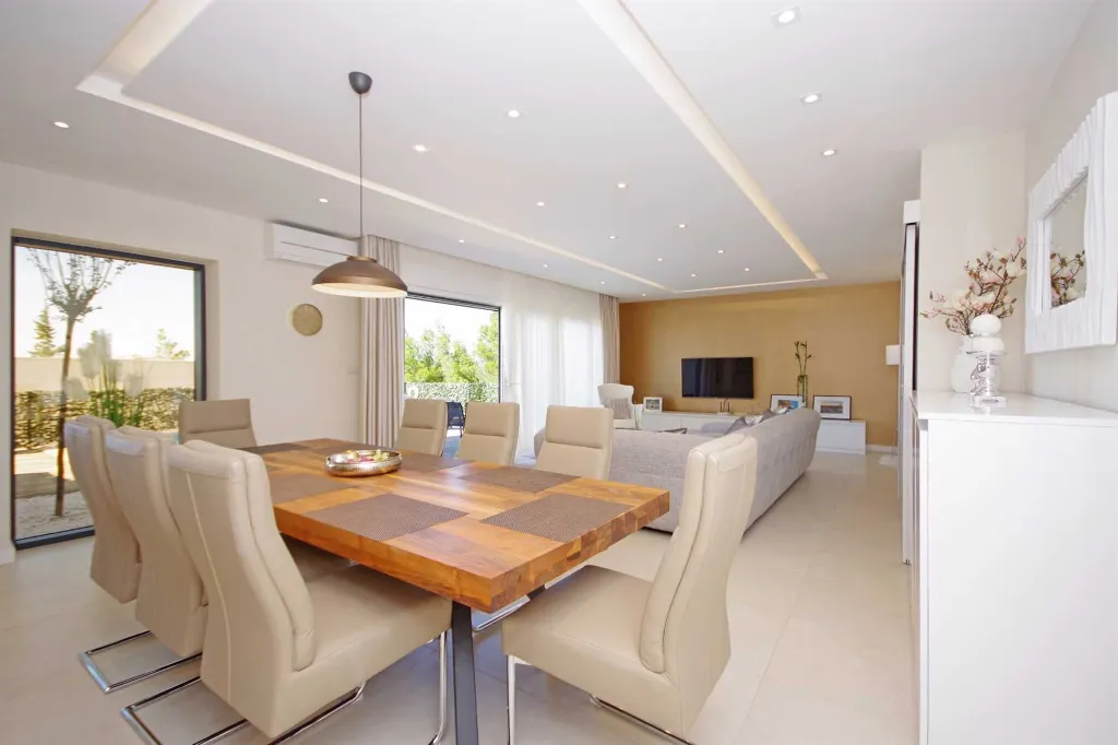 Modern Villa with Heated Pool in Tučepi