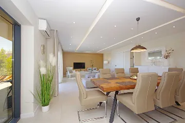 Modern Villa with Heated Pool in Tučepi