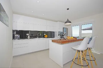 Modern Villa with Heated Pool in Tučepi