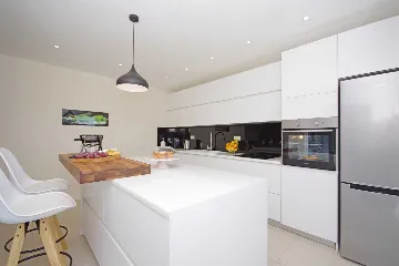 Modern Villa with Heated Pool in Tučepi