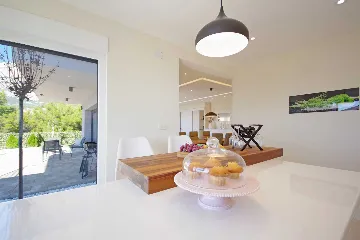 Modern Villa with Heated Pool in Tučepi