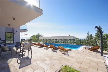 Modern Villa with Heated Pool in Tučepi