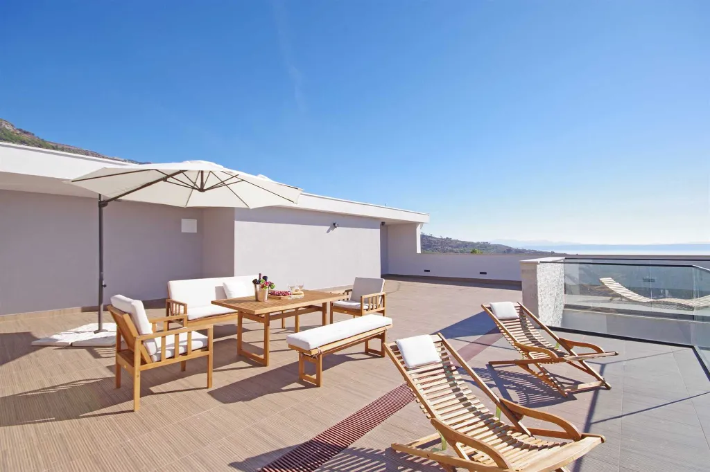 Modern Villa with Heated Pool in Tučepi
