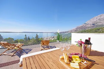 Modern Villa with Heated Pool in Tučepi