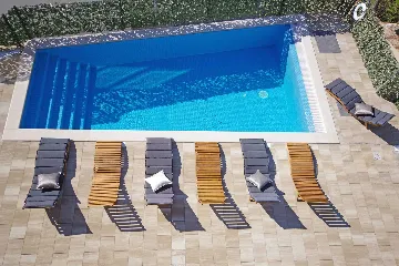 Modern Villa with Heated Pool in Tučepi