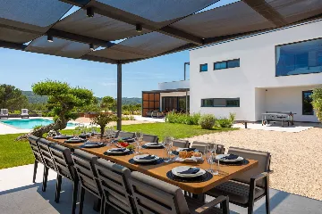 Private Villa with Pool and Tennis Court in Šibenik