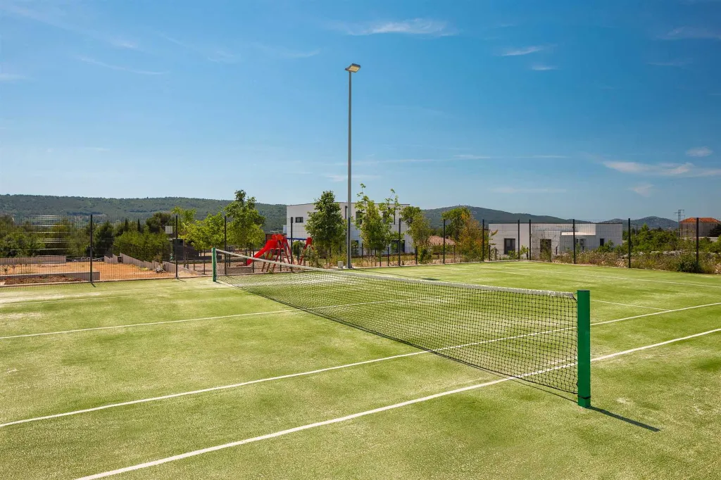 Private Villa with Pool and Tennis Court in Šibenik