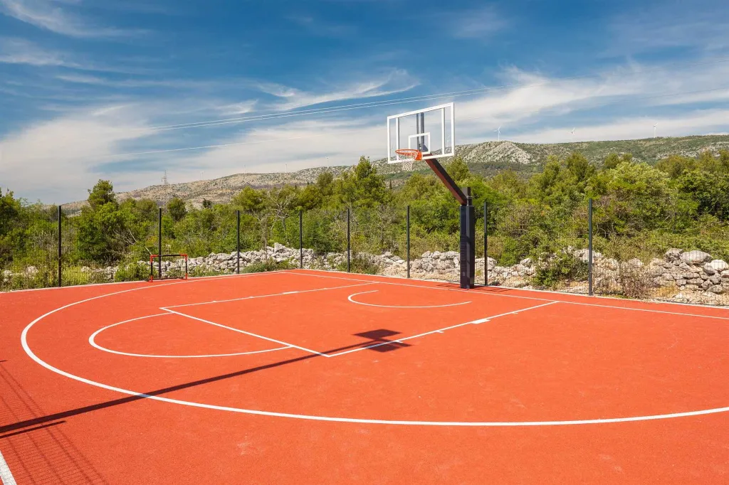 Private Villa with Pool and Tennis Court in Šibenik