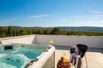 Private Villa with Pool and Tennis Court in Šibenik