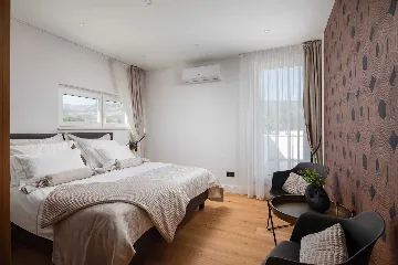 Private Villa with Pool and Tennis Court in Šibenik