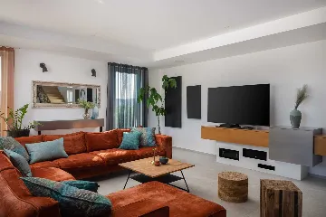 Private Villa with Pool and Tennis Court in Šibenik