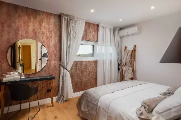 Private Villa with Pool and Tennis Court in Šibenik