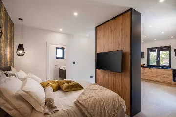 Private Villa with Pool and Tennis Court in Šibenik