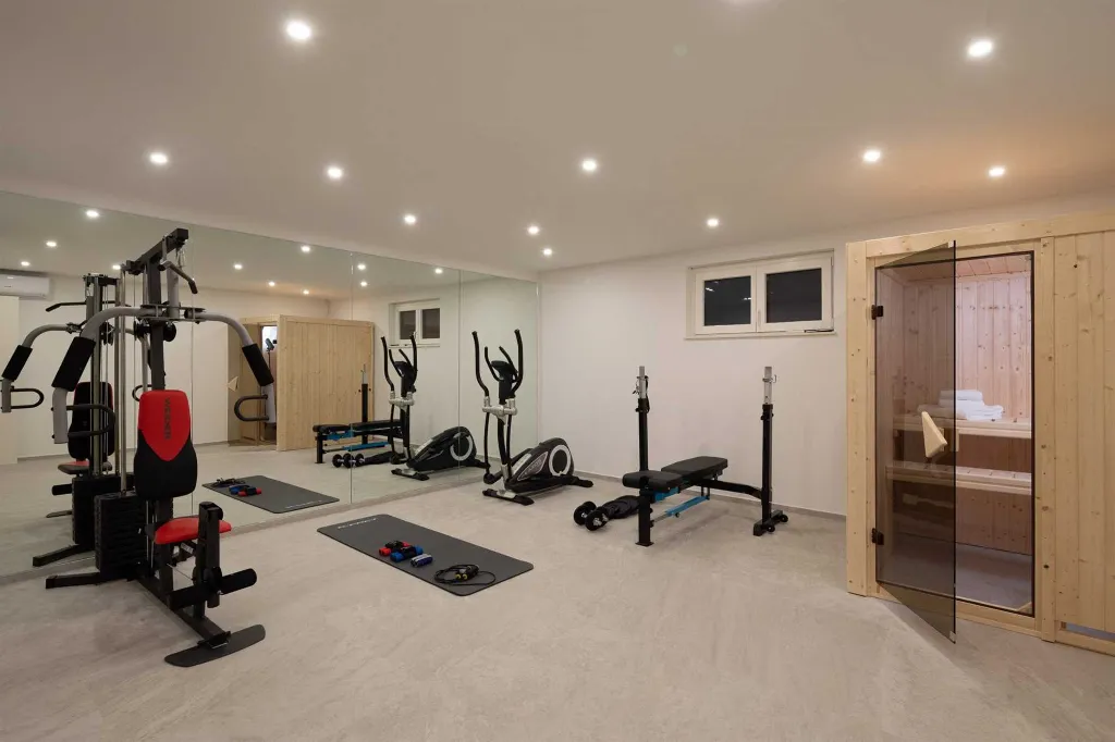 Private Villa with Pool and Tennis Court in Šibenik
