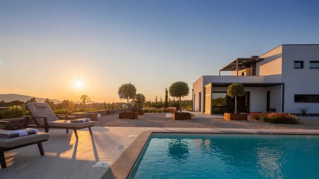 Private Villa with Pool and Tennis Court in Šibenik