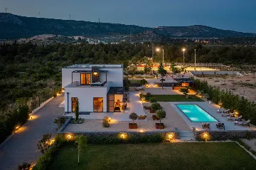 Private Villa with Pool and Tennis Court in Šibenik