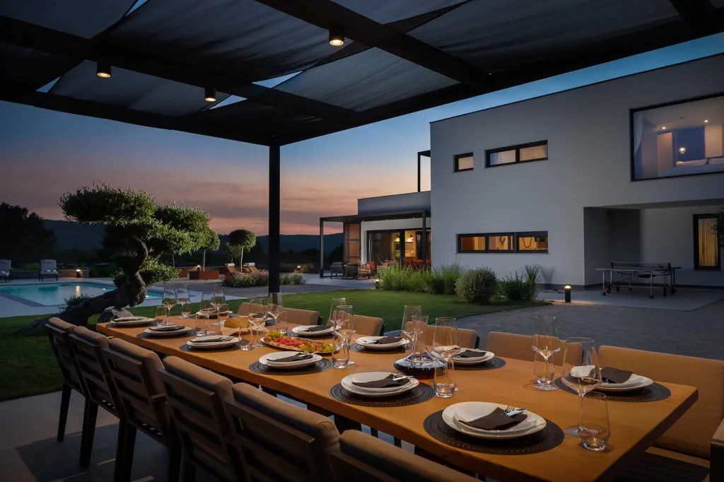 Private Villa with Pool and Tennis Court in Šibenik