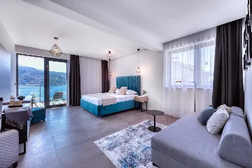 Modern Seafront Villa with Pool in Slano