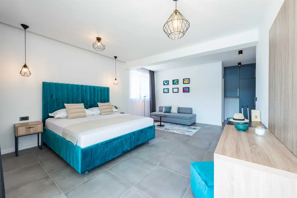 Modern Seafront Villa with Pool in Slano