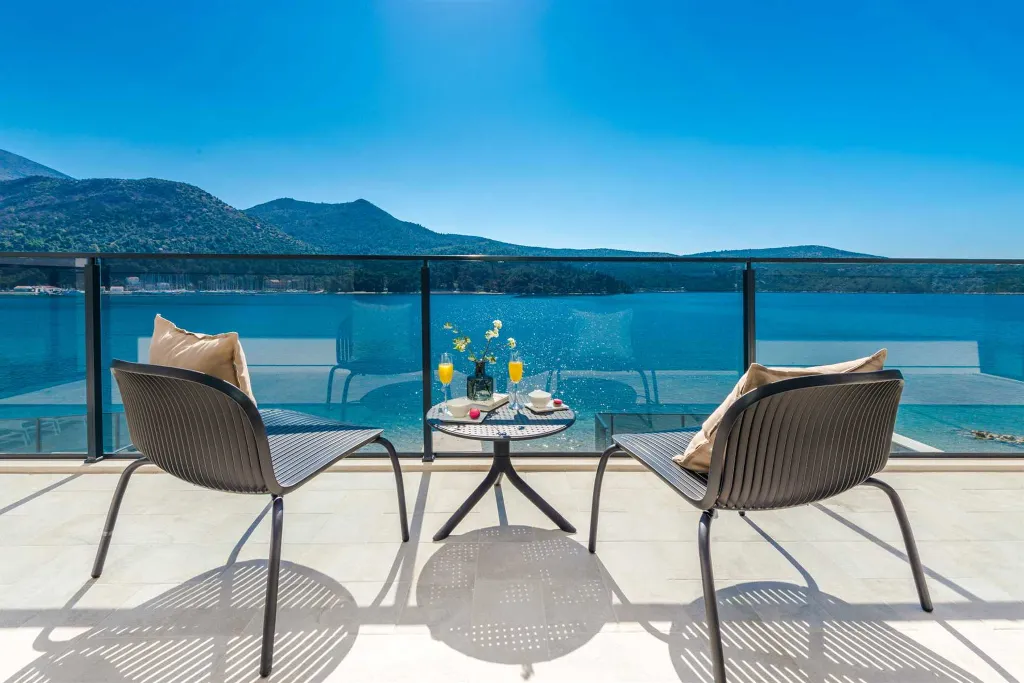 Modern Seafront Villa with Pool in Slano
