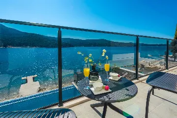 Modern Seafront Villa with Pool in Slano