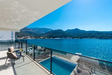 Modern Seafront Villa with Pool in Slano