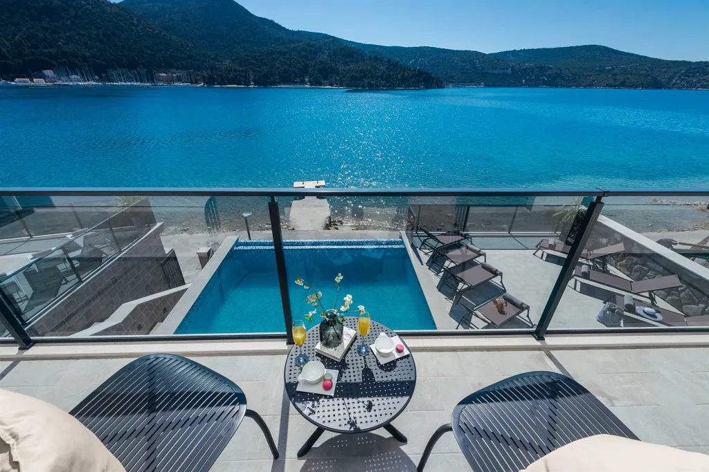 Modern Seafront Villa with Pool in Slano