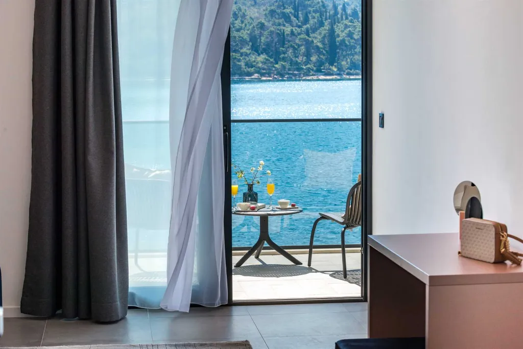 Modern Seafront Villa with Pool in Slano