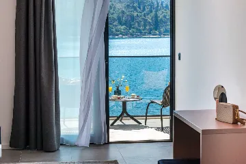 Modern Seafront Villa with Pool in Slano