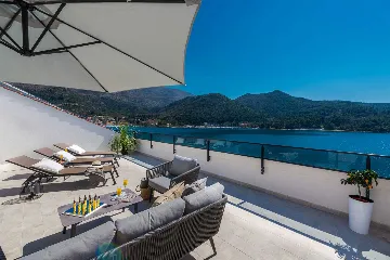 Modern Seafront Villa with Pool in Slano