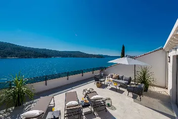 Modern Seafront Villa with Pool in Slano