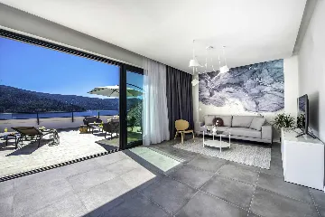 Modern Seafront Villa with Pool in Slano