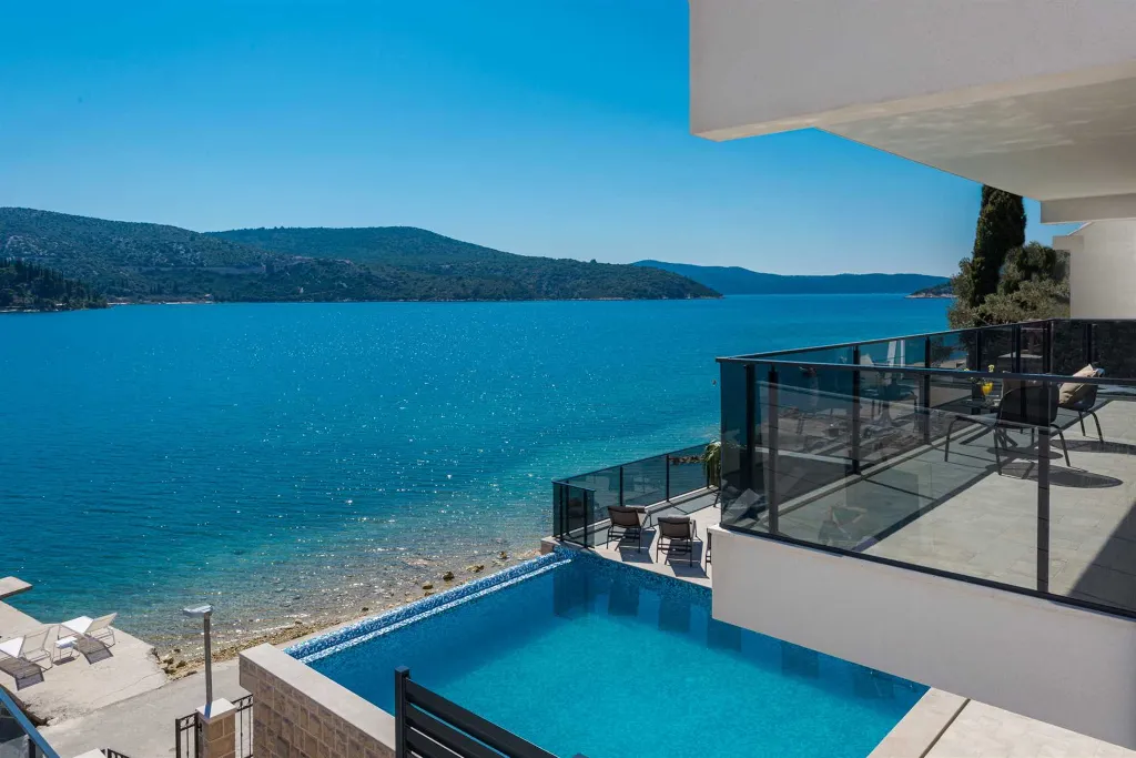 Modern Seafront Villa with Pool in Slano